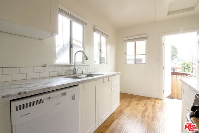 $2,500 | 1260 1/2 Westmoreland Avenue, Los Angeles, CA 90029