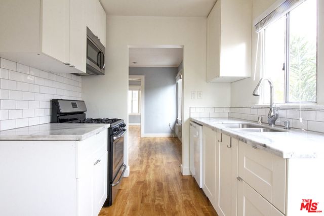 $2,500 | 1260 1/2 Westmoreland Avenue, Los Angeles, CA 90029