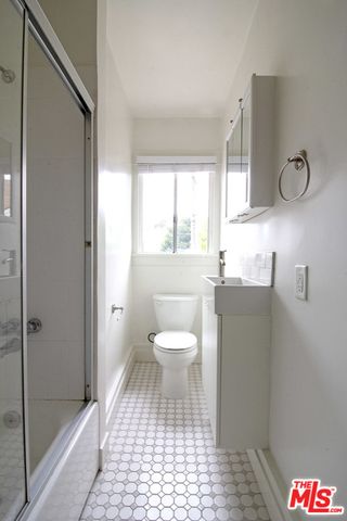 $2,500 | 1260 1/2 Westmoreland Avenue, Los Angeles, CA 90029