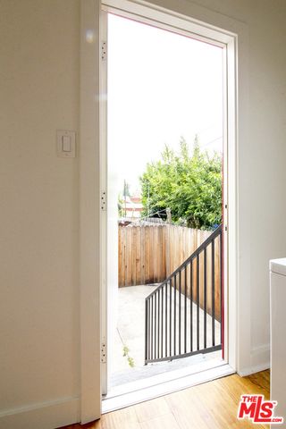 $2,500 | 1260 1/2 Westmoreland Avenue, Los Angeles, CA 90029