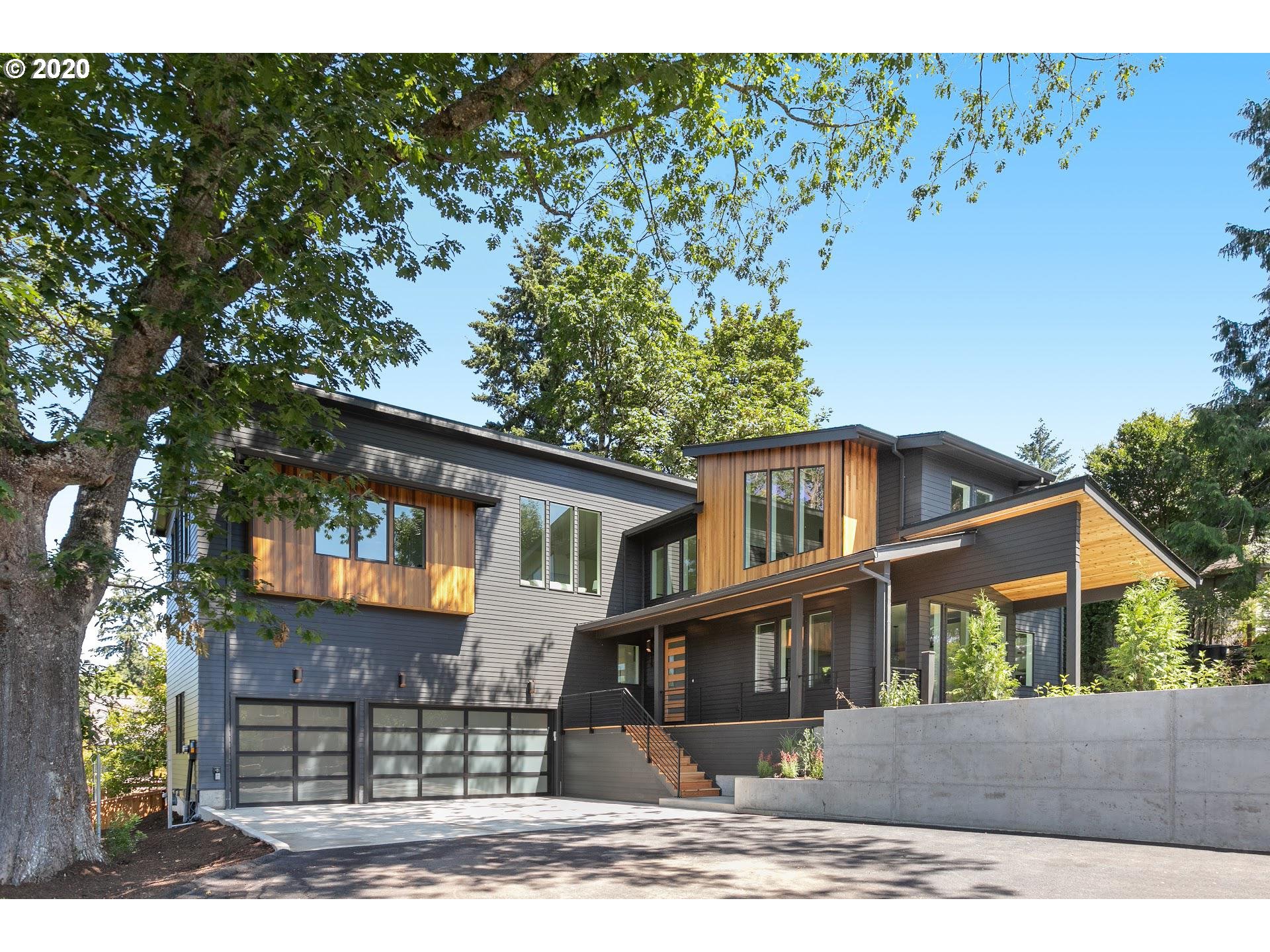 915 Southwest Maplecrest Court Portland, OR 97219 - Photo 1 of 32 Gallery Image 1
