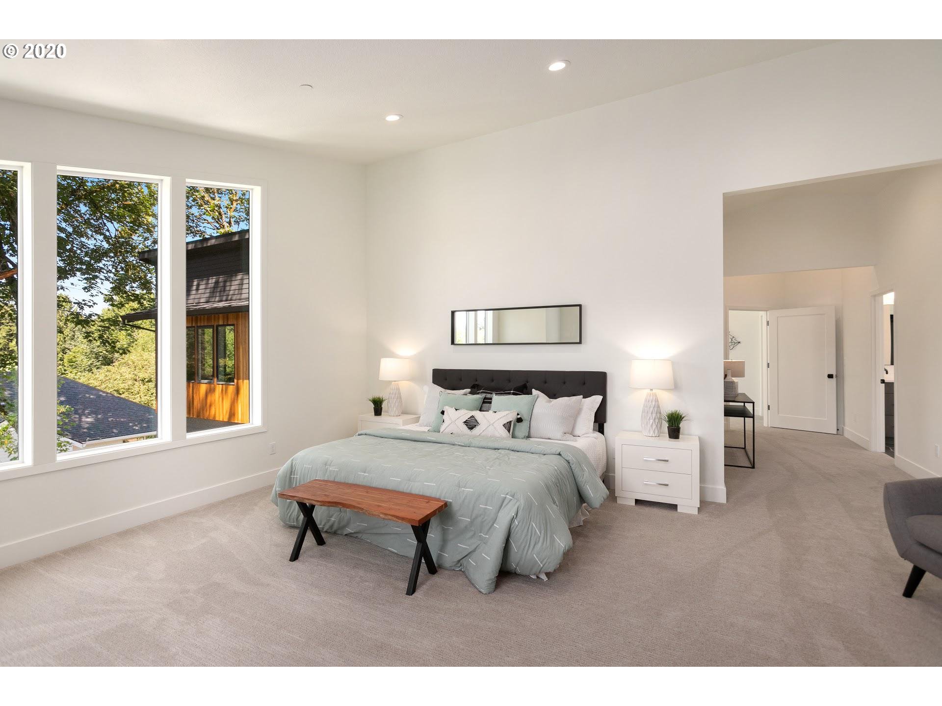 915 Southwest Maplecrest Court Portland, OR 97219 - Photo 11 of 32 Gallery Image 11