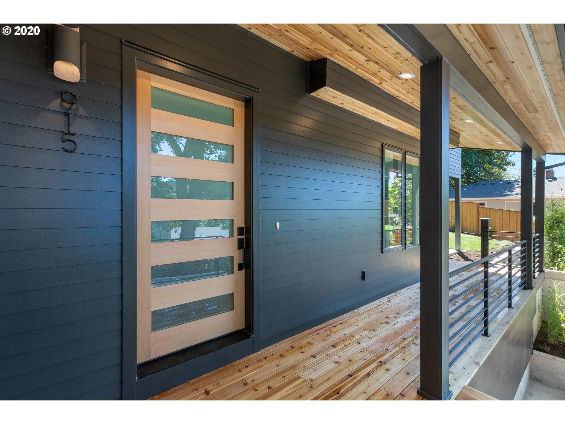 915 Southwest Maplecrest Court Portland, OR 97219 - Photo 12 of 32 Gallery Image 12