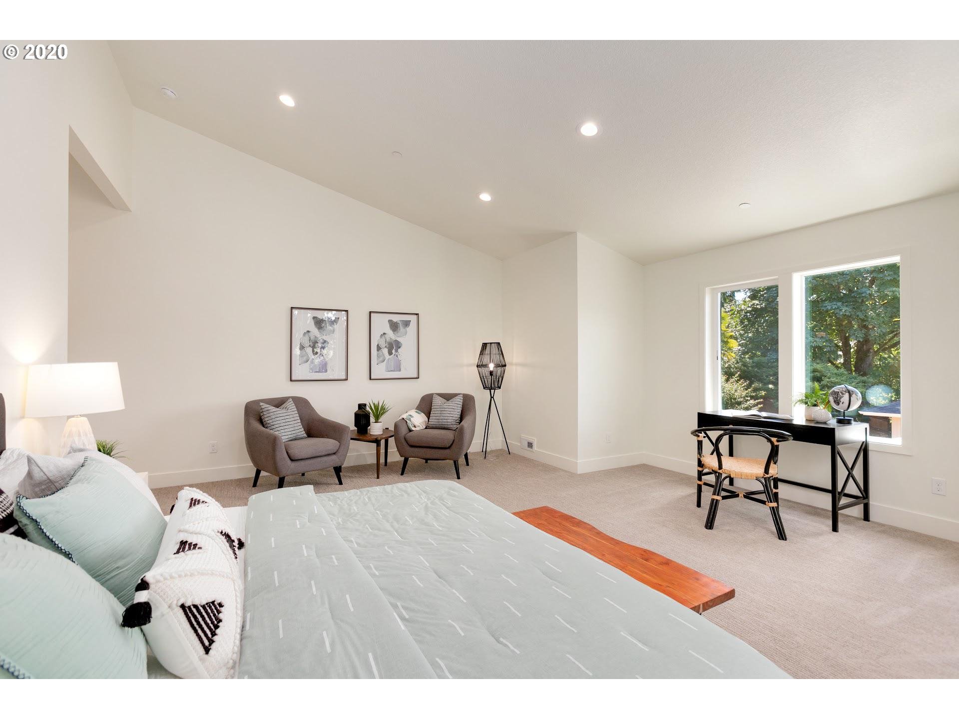 915 Southwest Maplecrest Court Portland, OR 97219 - Photo 13 of 32 Gallery Image 13