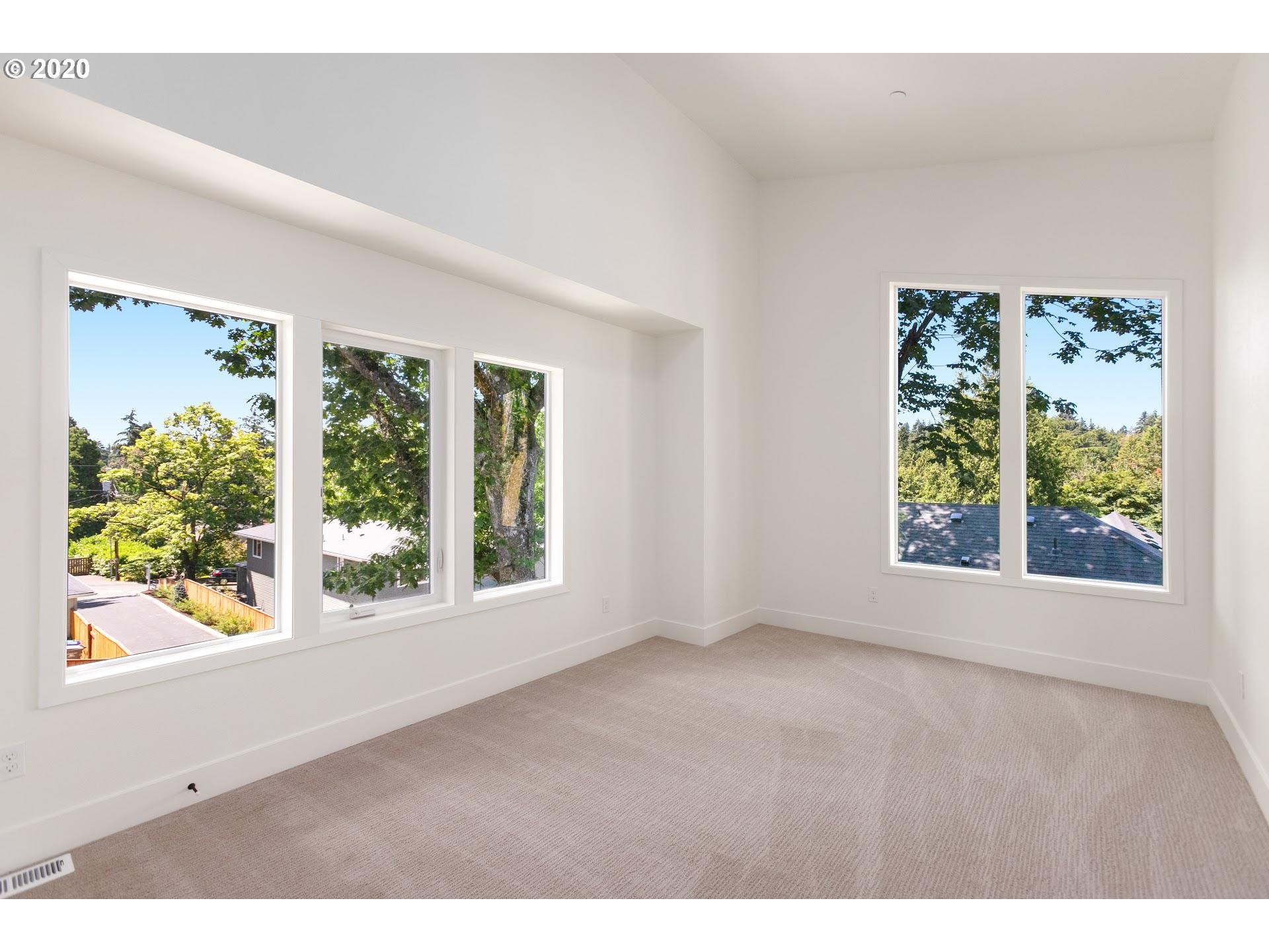 915 Southwest Maplecrest Court Portland, OR 97219 - Photo 19 of 32 Gallery Image 19
