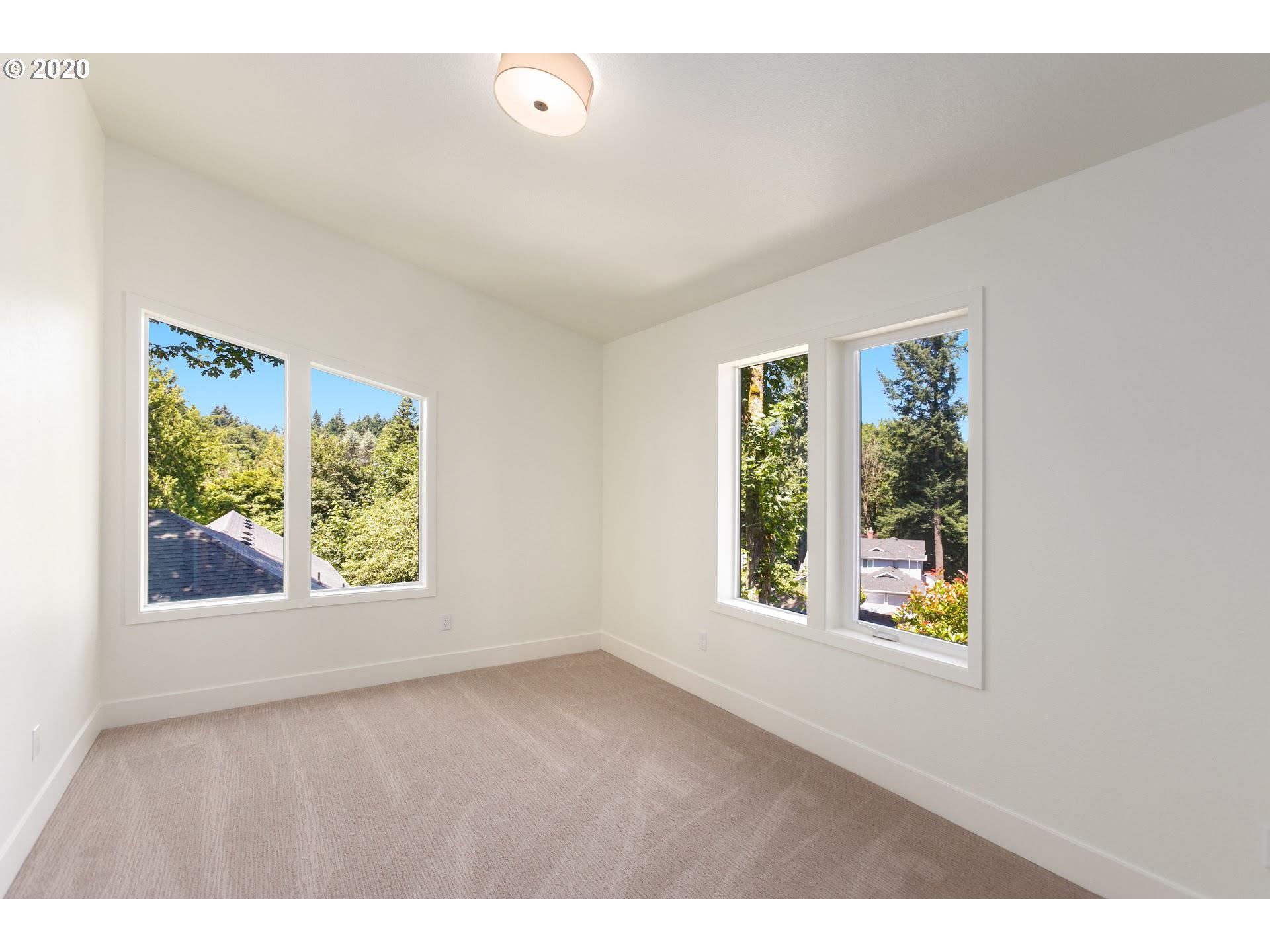 915 Southwest Maplecrest Court Portland, OR 97219 - Photo 20 of 32 Gallery Image 20