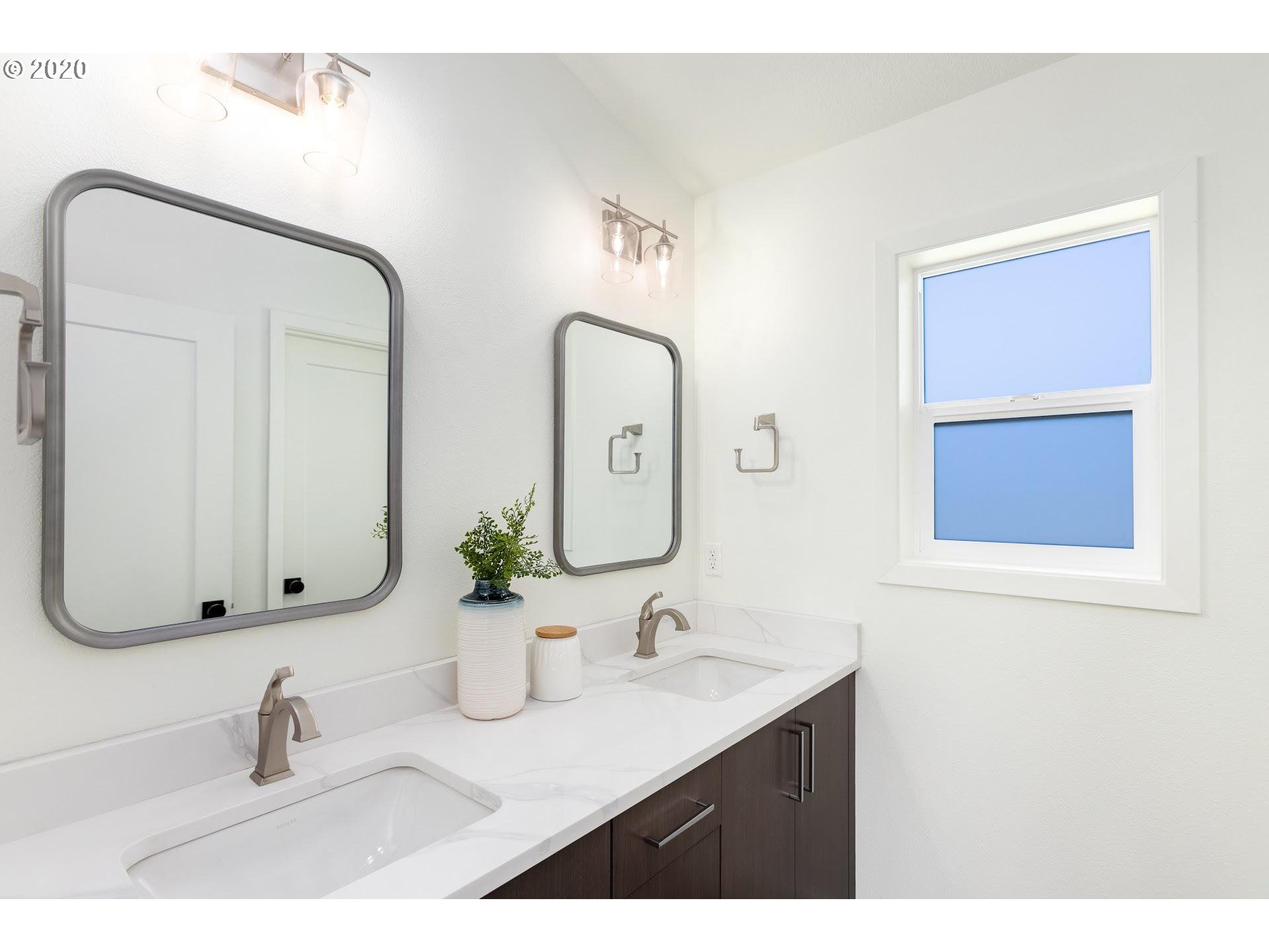 915 Southwest Maplecrest Court Portland, OR 97219 - Photo 21 of 32 Gallery Image 21