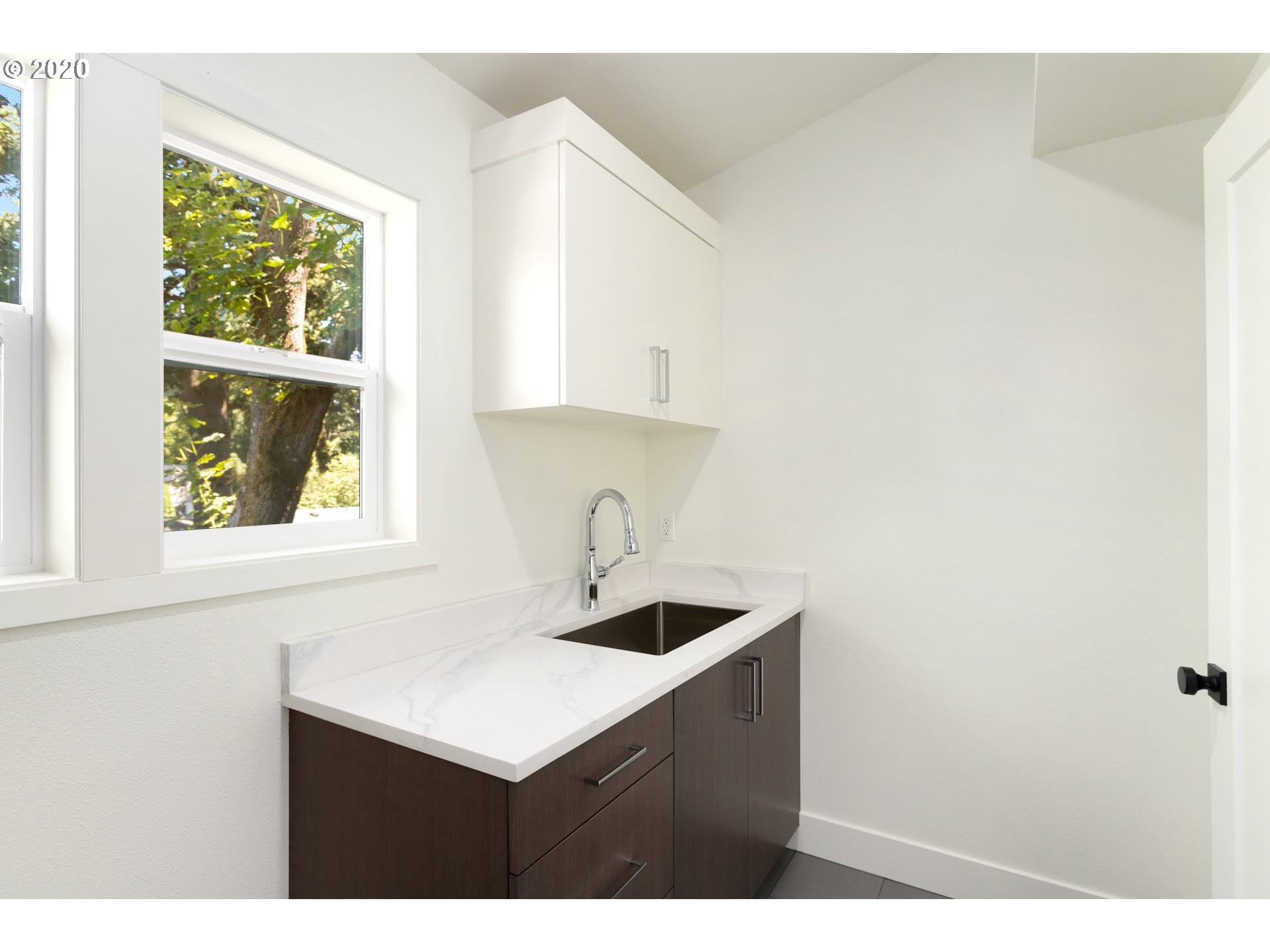 915 Southwest Maplecrest Court Portland, OR 97219 - Photo 24 of 32 Gallery Image 24