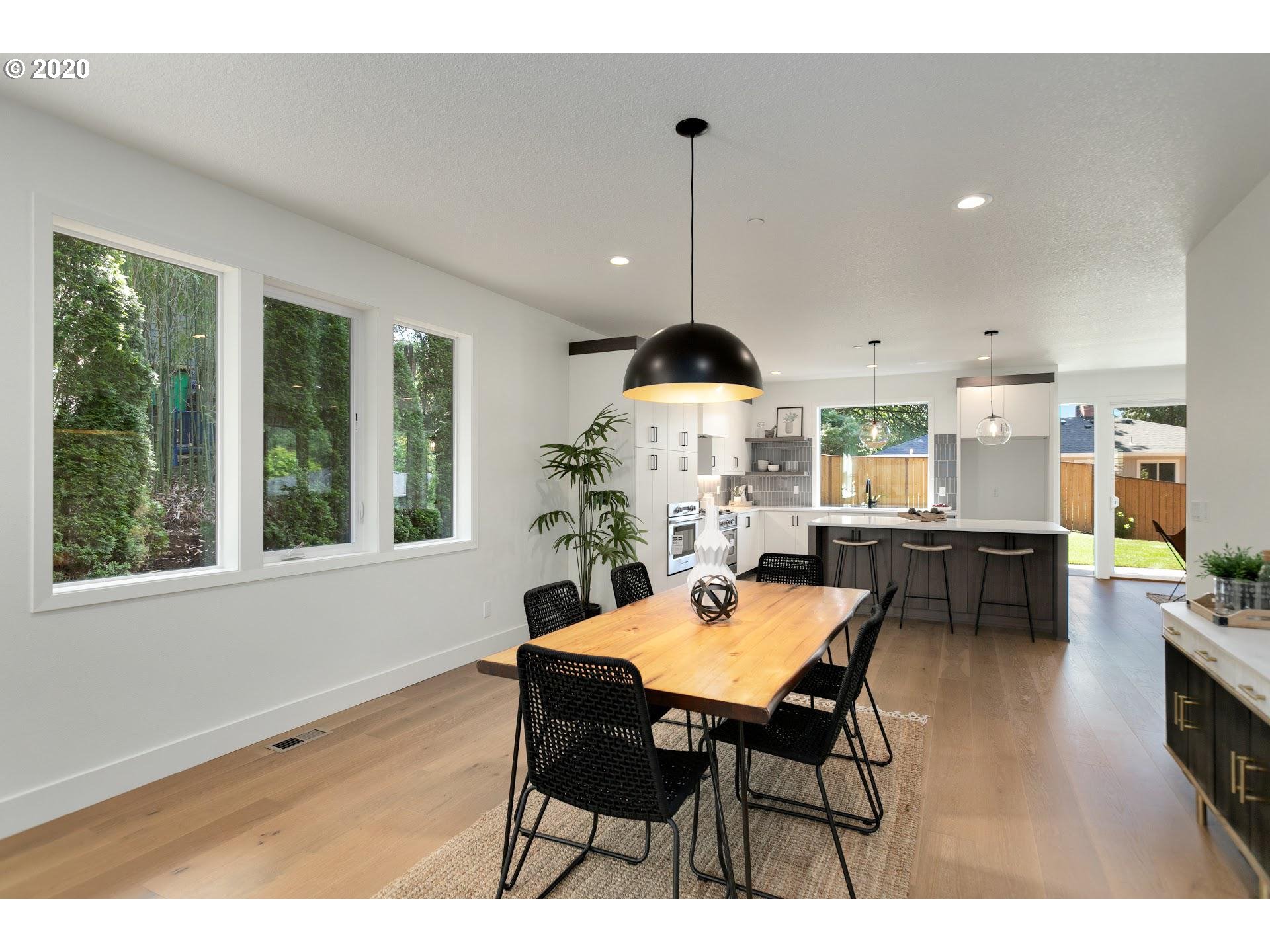 915 Southwest Maplecrest Court Portland, OR 97219 - Photo 31 of 32 Gallery Image 31