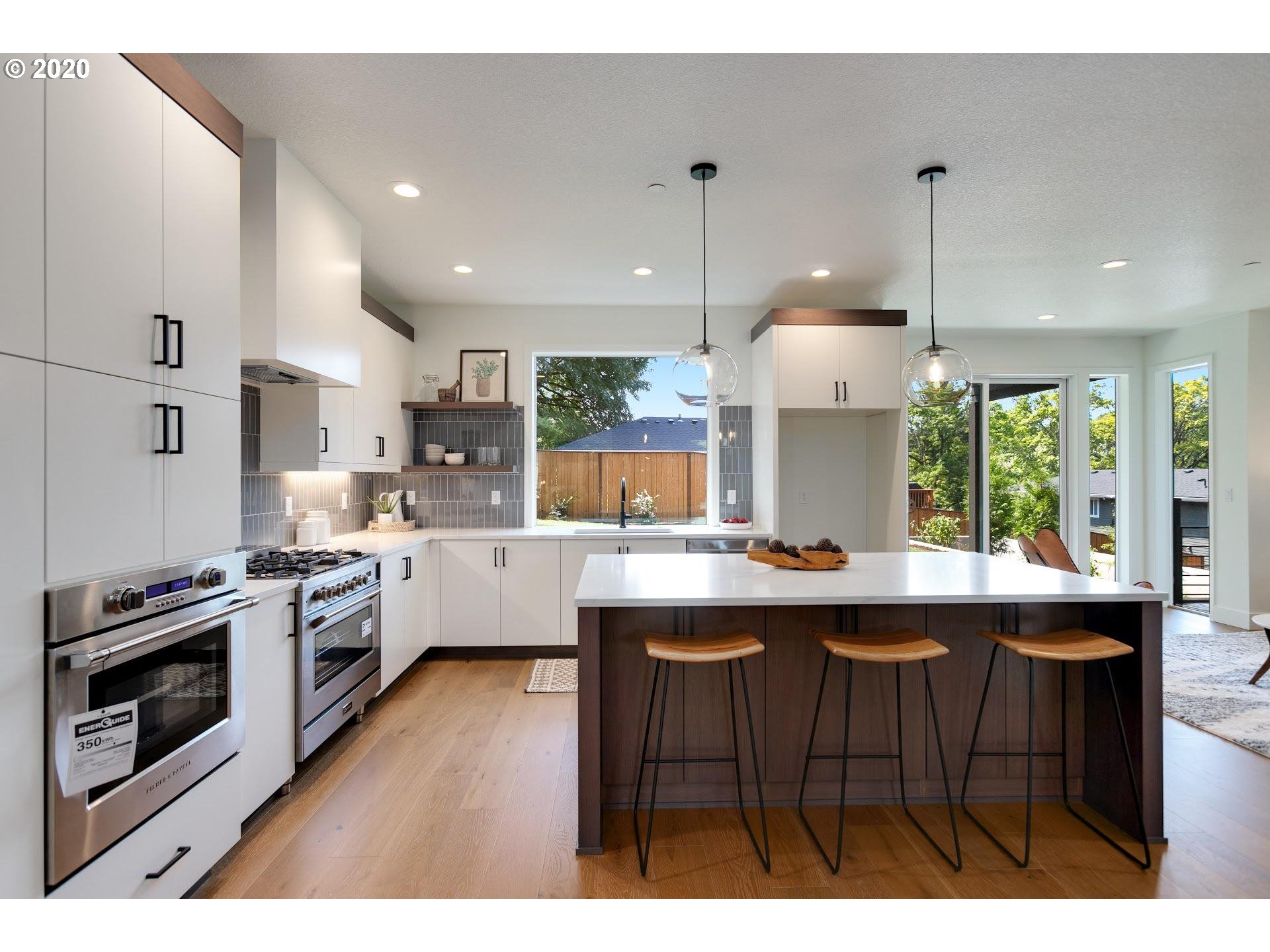 915 Southwest Maplecrest Court Portland, OR 97219 - Photo 32 of 32 Gallery Image 32
