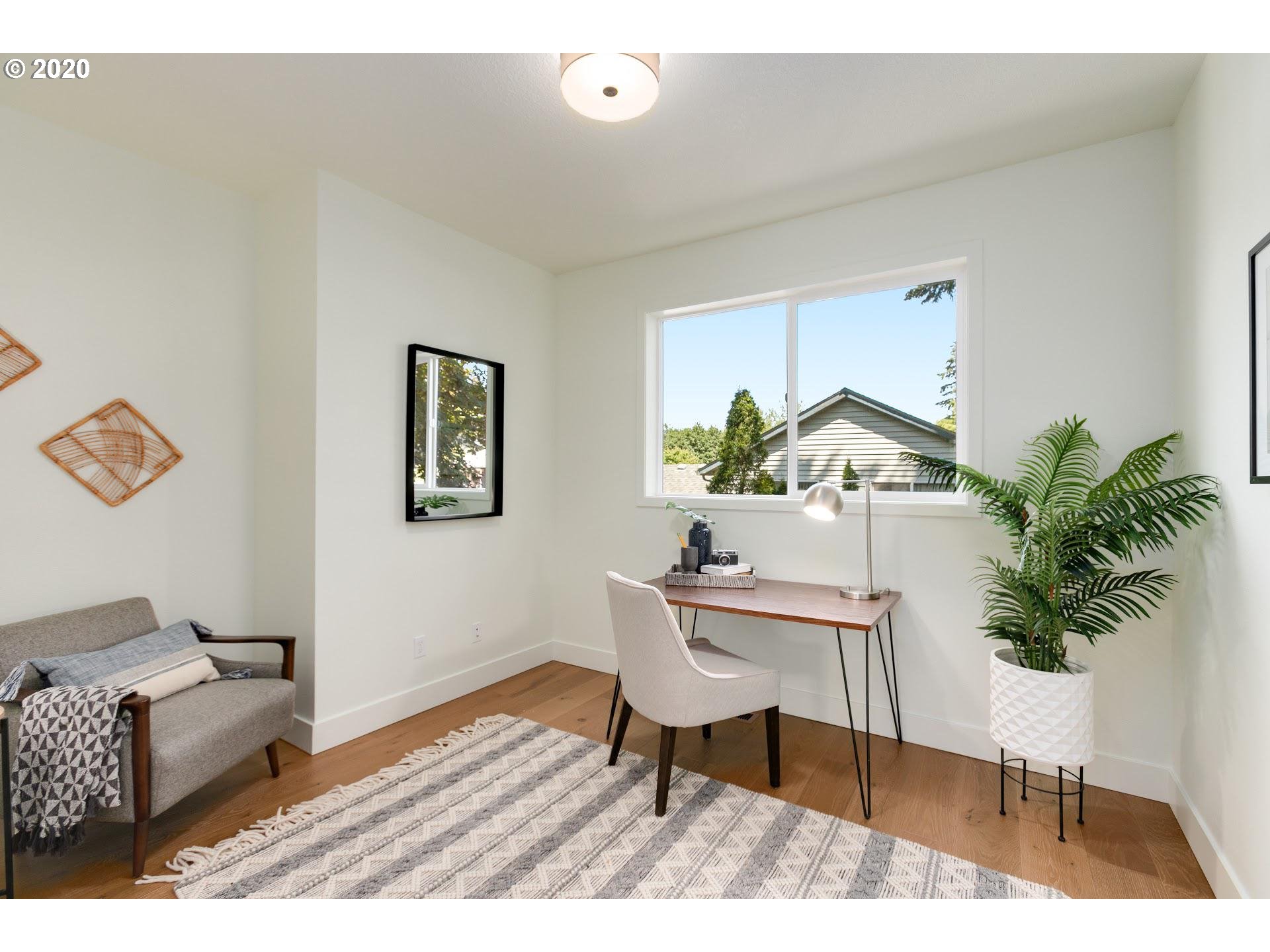 915 Southwest Maplecrest Court Portland, OR 97219 - Photo 6 of 32 Gallery Image 6