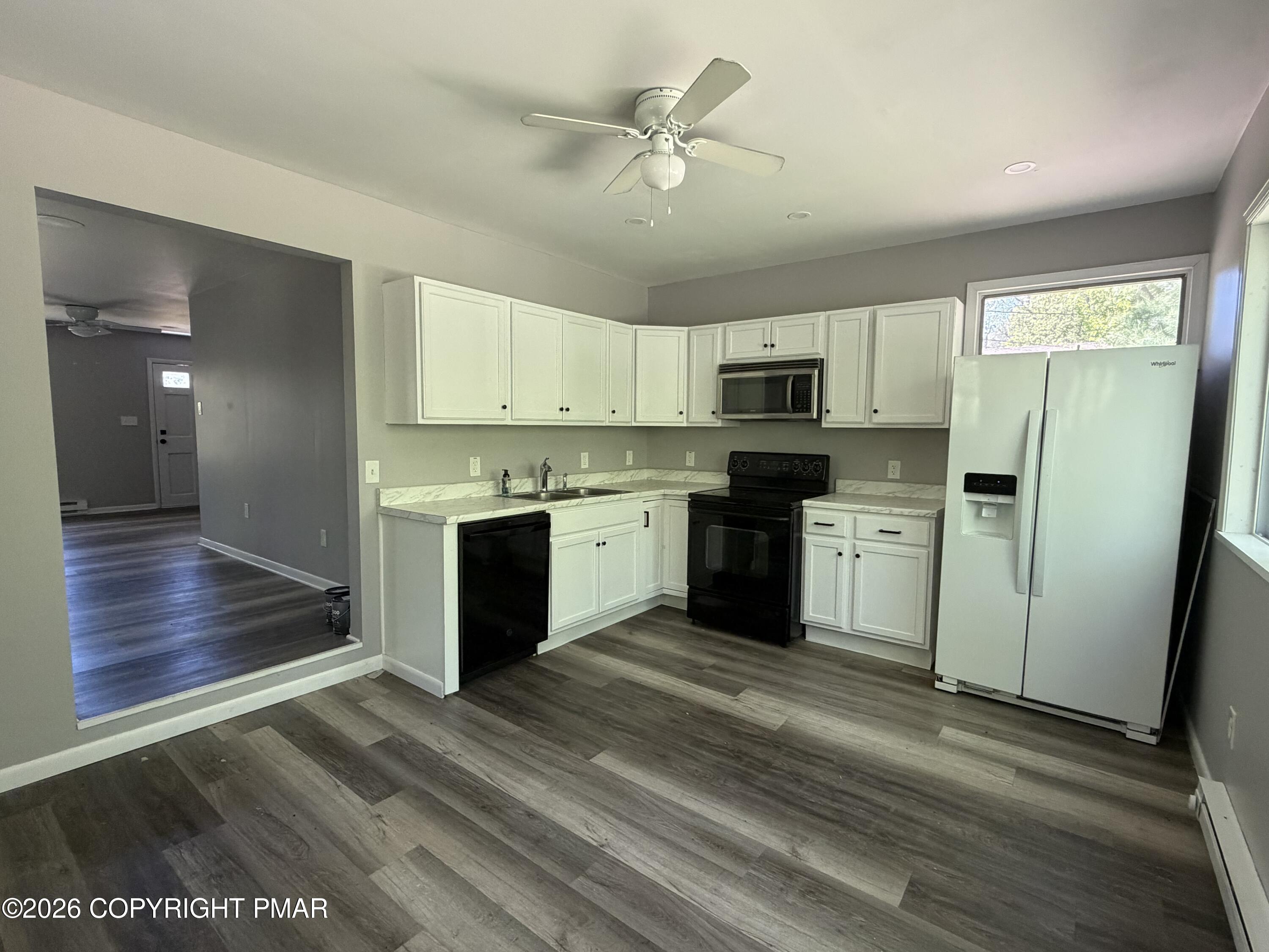 124 Spruce Lane, Unit 124 Bushkill, PA 18324 - Photo 4 of 9 Kitchen