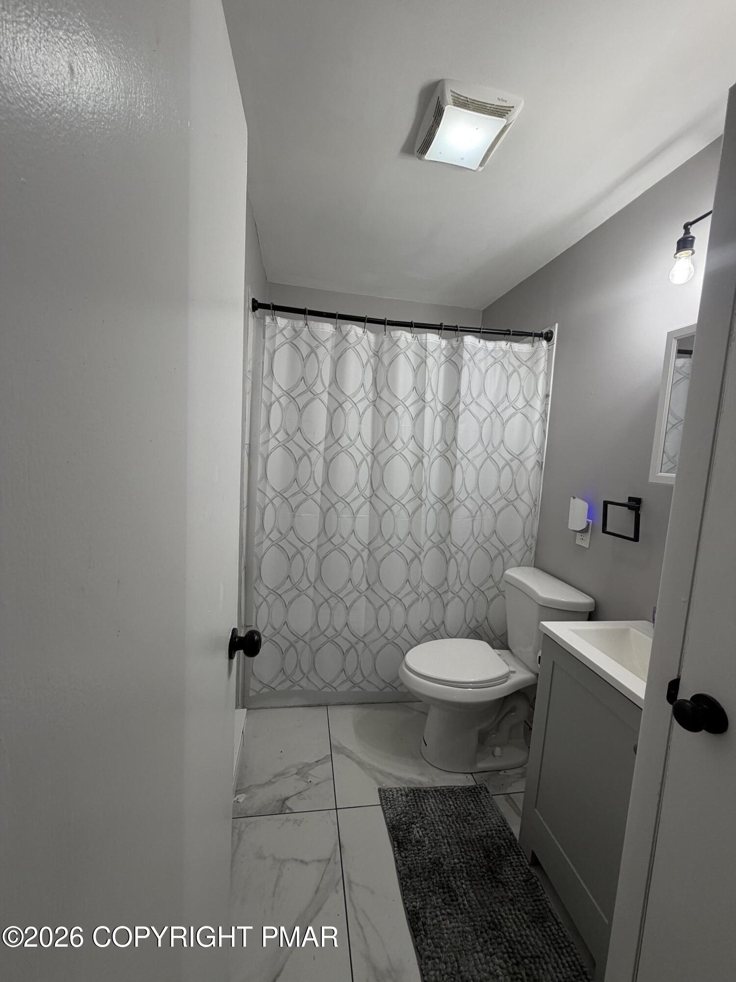 124 Spruce Lane, Unit 124 Bushkill, PA 18324 - Photo 7 of 9 Full bath