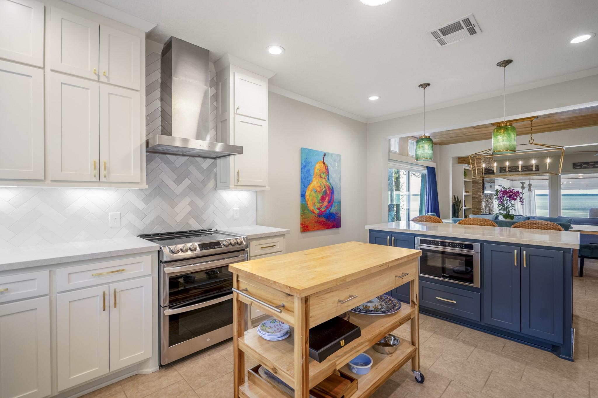 615 Inlet Drive Livingston, TX 77351 - Photo 11 of 50 The updated and functional kitchen offers all you will need to make this a weekend retreat or a full time home.