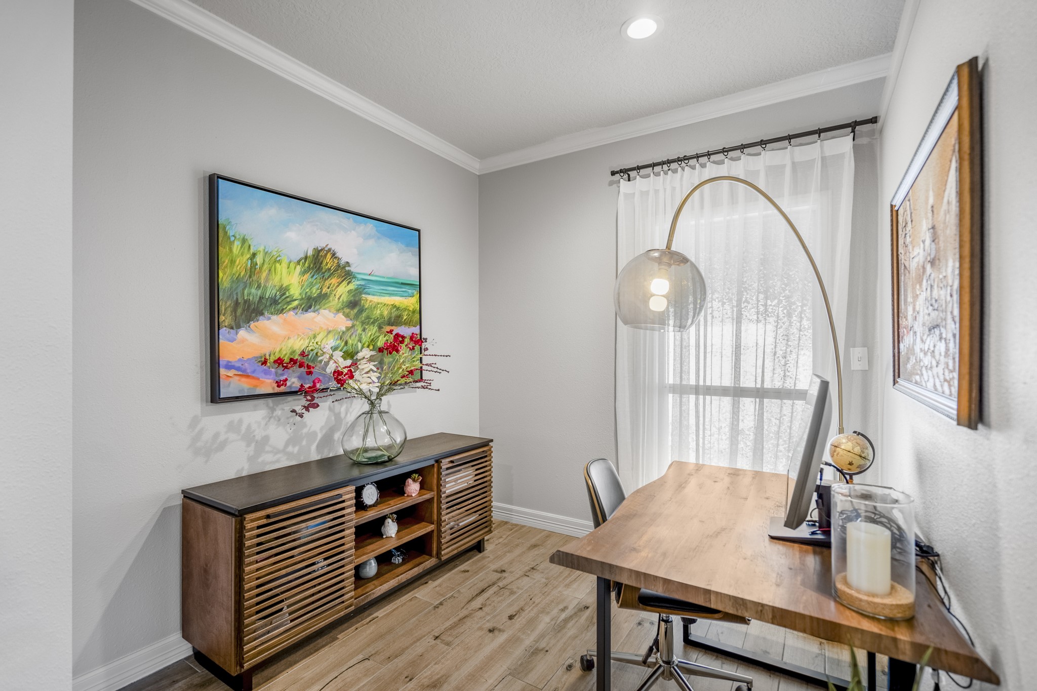 615 Inlet Drive Livingston, TX 77351 - Photo 22 of 50 a room with furniture and a flat screen tv