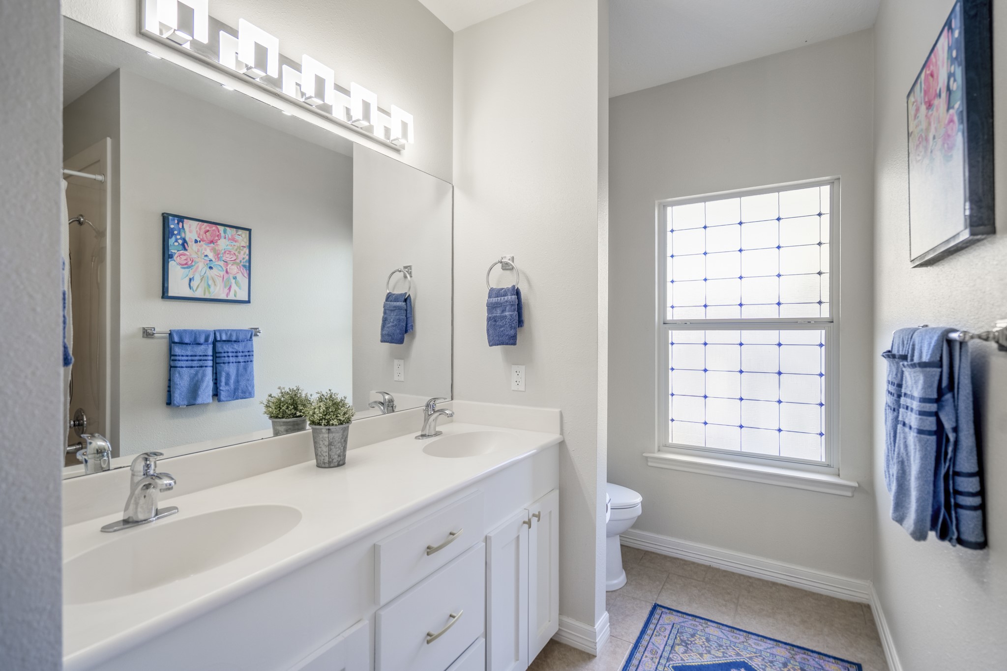 615 Inlet Drive Livingston, TX 77351 - Photo 33 of 50 Spacious upstairs bath