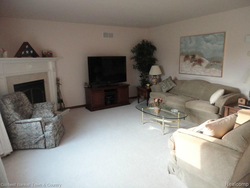 7920 North Fleming Road Howell, MI 48855 - Photo 9 of 36 Living Room