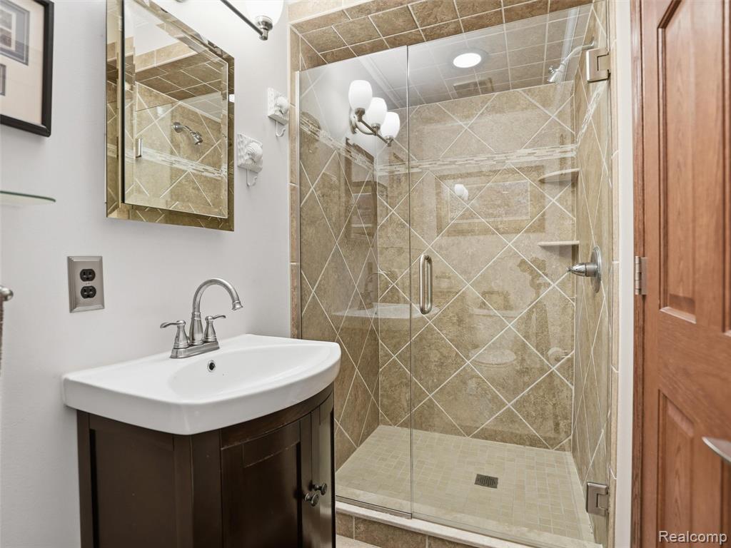 32160 South River Road Harrison Township, MI 48045 - Photo 35 of 70