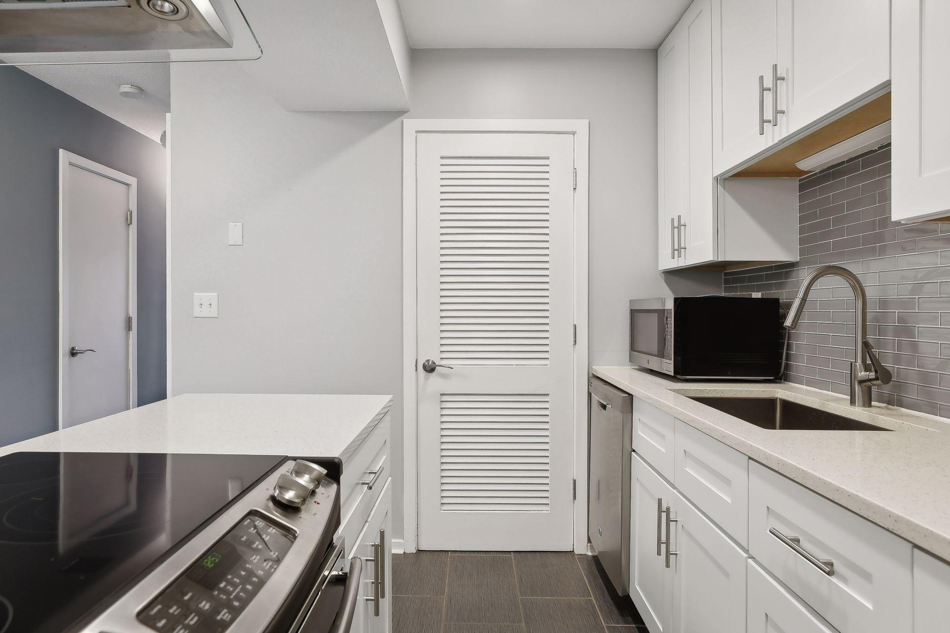 6445 Barrie Road Edina, MN 55435 - Photo 13 of 31