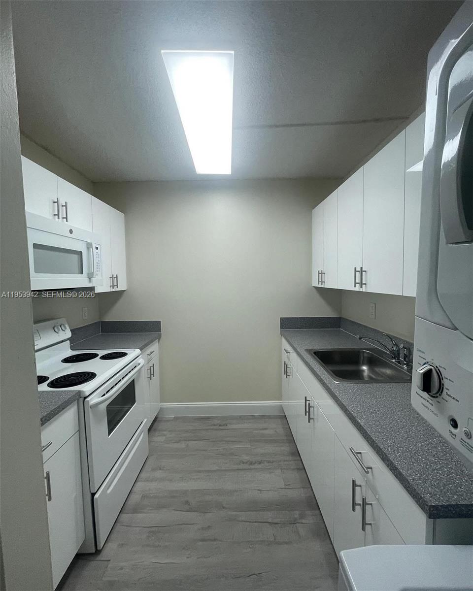 8260 Southwest 210th Street, Unit 320 Cutler Bay, FL 33189 - Photo 31 of 33