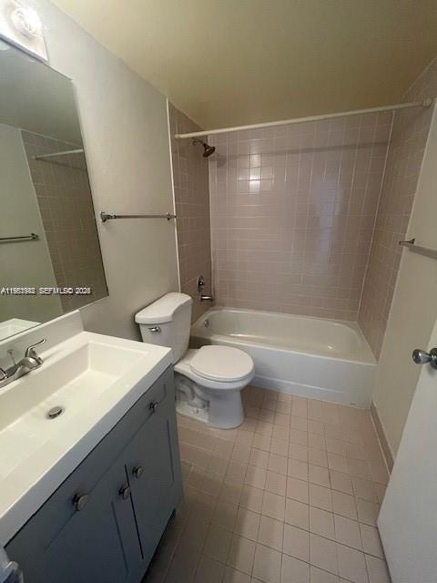 8260 Southwest 210th Street, Unit 320 Cutler Bay, FL 33189 - Photo 9 of 33