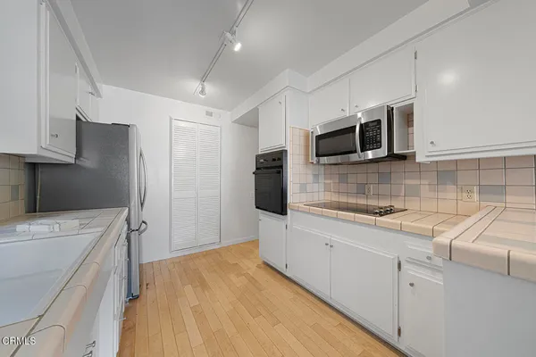 $670,000 | 389 Cliff Drive, Unit 1, Pasadena, CA 91107