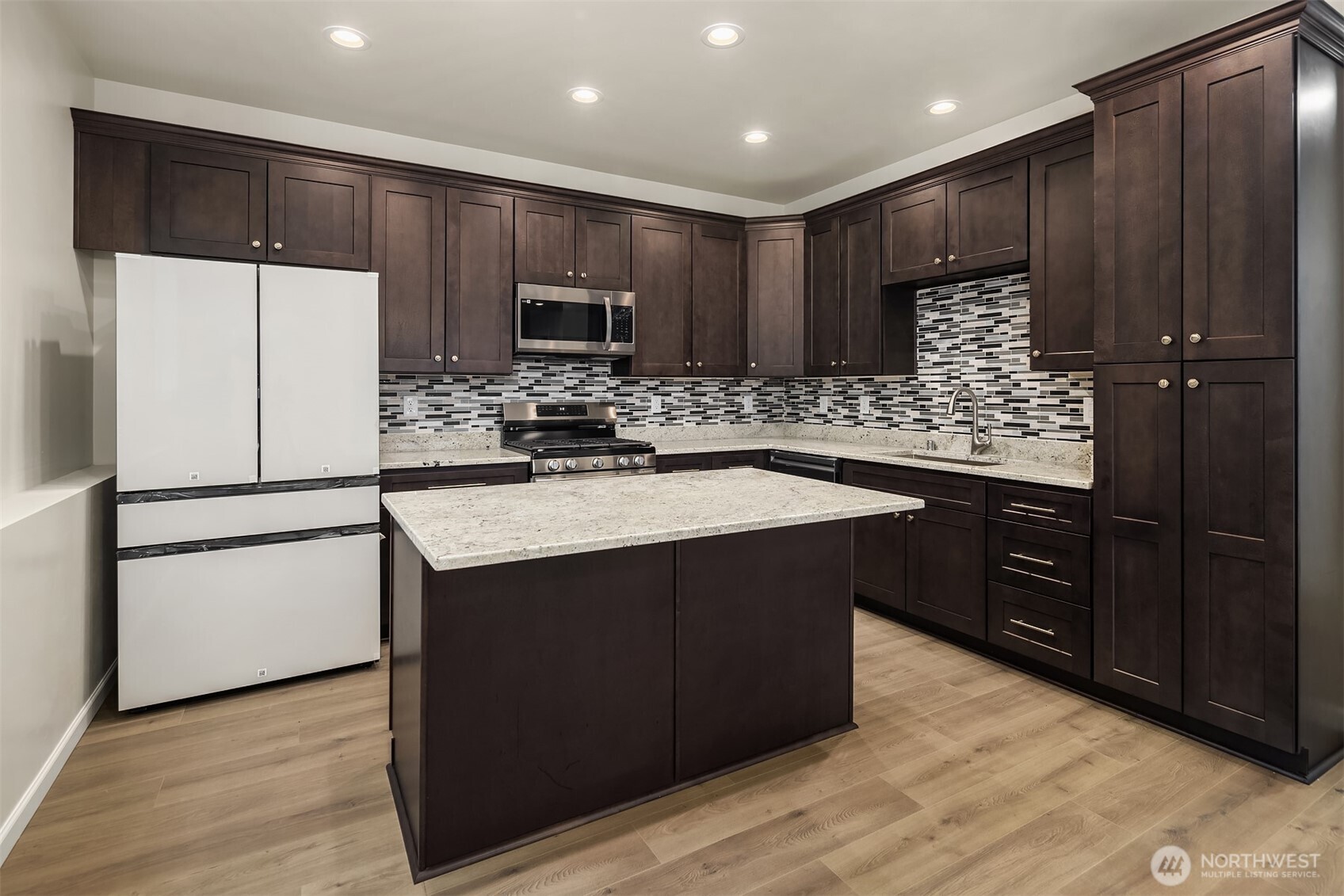 2112 Southwest 103rd Place Seattle, WA 98146 - Photo 11 of 34