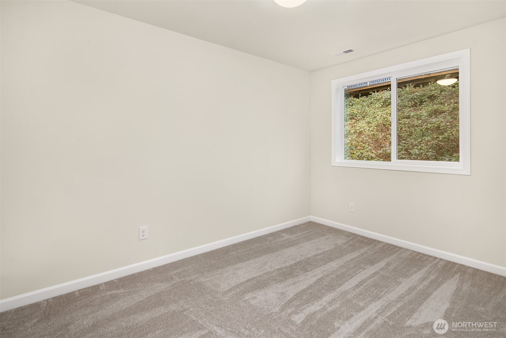 2112 Southwest 103rd Place Seattle, WA 98146 - Photo 25 of 34