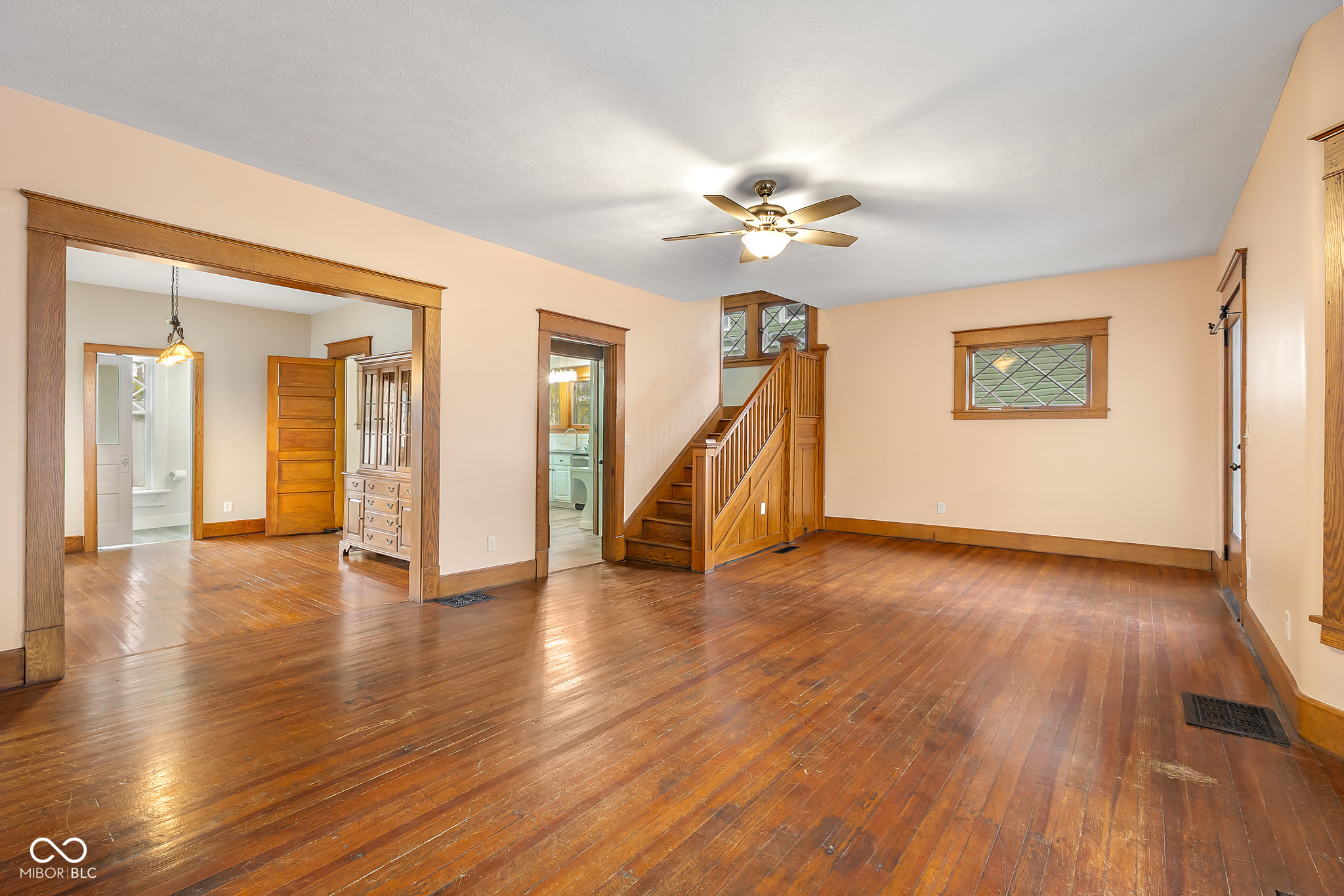 818 Sycamore Street Columbus, IN 47201 - Photo 8 of 52