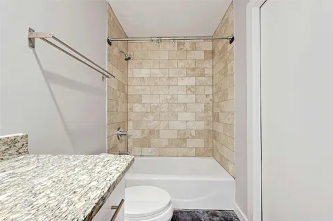 $2,000 | 2235 East 6th Street, Unit 402, Austin, TX 78702