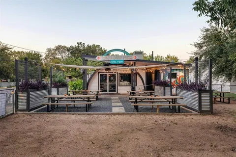 $2,000 | 2235 East 6th Street, Unit 402, Austin, TX 78702