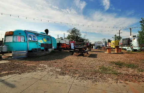 $2,000 | 2235 East 6th Street, Unit 402, Austin, TX 78702