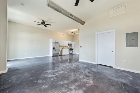 $2,000 | 2235 East 6th Street, Unit 402, Austin, TX 78702