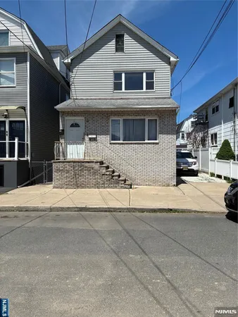 $2,300 | 47 Kingsland Avenue, Unit 2, Kearny, NJ 07032