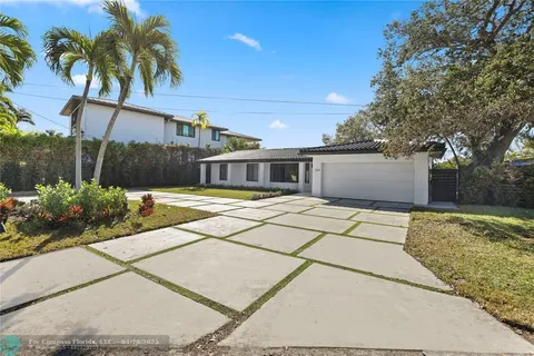 $2,495,000 | 2440 Northeast 25th Place, Fort Lauderdale, FL 33305