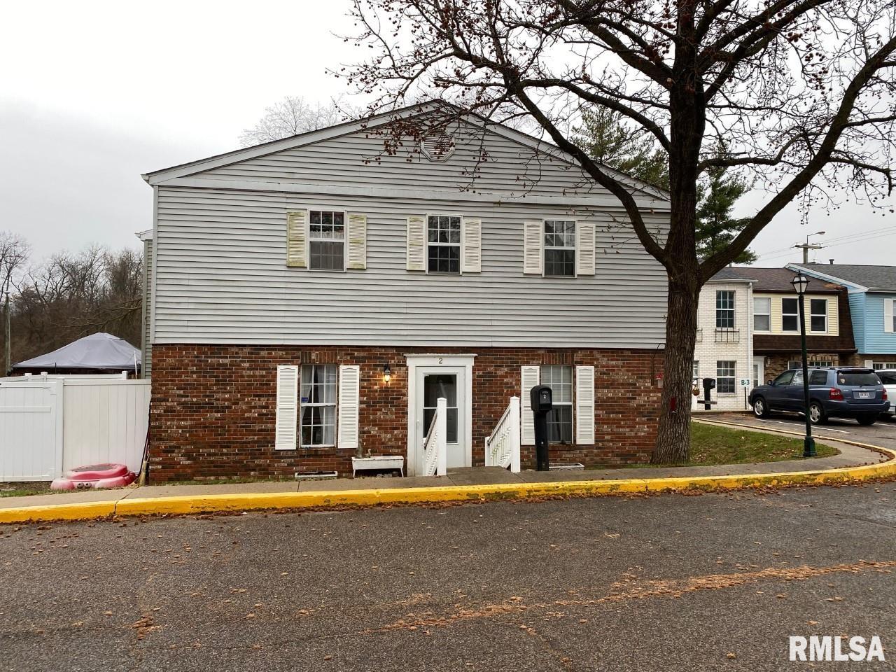 2 Bayberry Row, Unit 19 Springfield, IL 62702 - Photo 1 of 20
