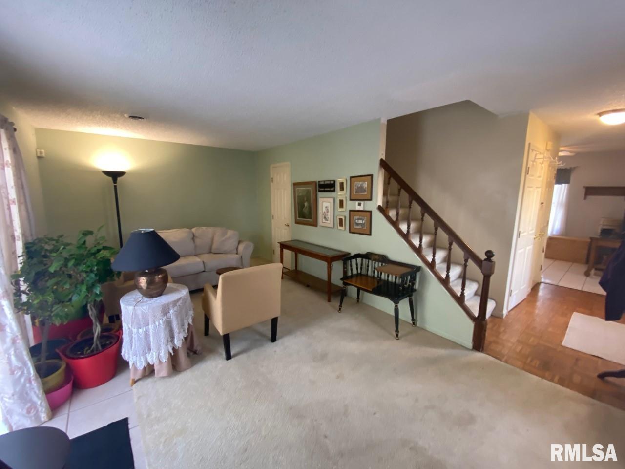 2 Bayberry Row, Unit 19 Springfield, IL 62702 - Photo 3 of 20