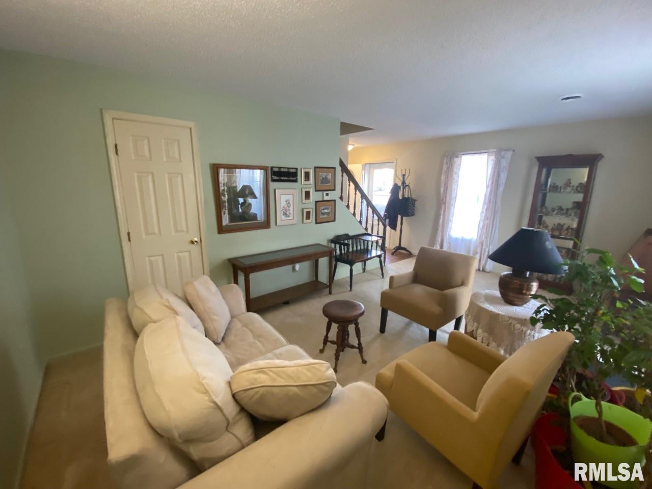 2 Bayberry Row, Unit 19 Springfield, IL 62702 - Photo 4 of 20