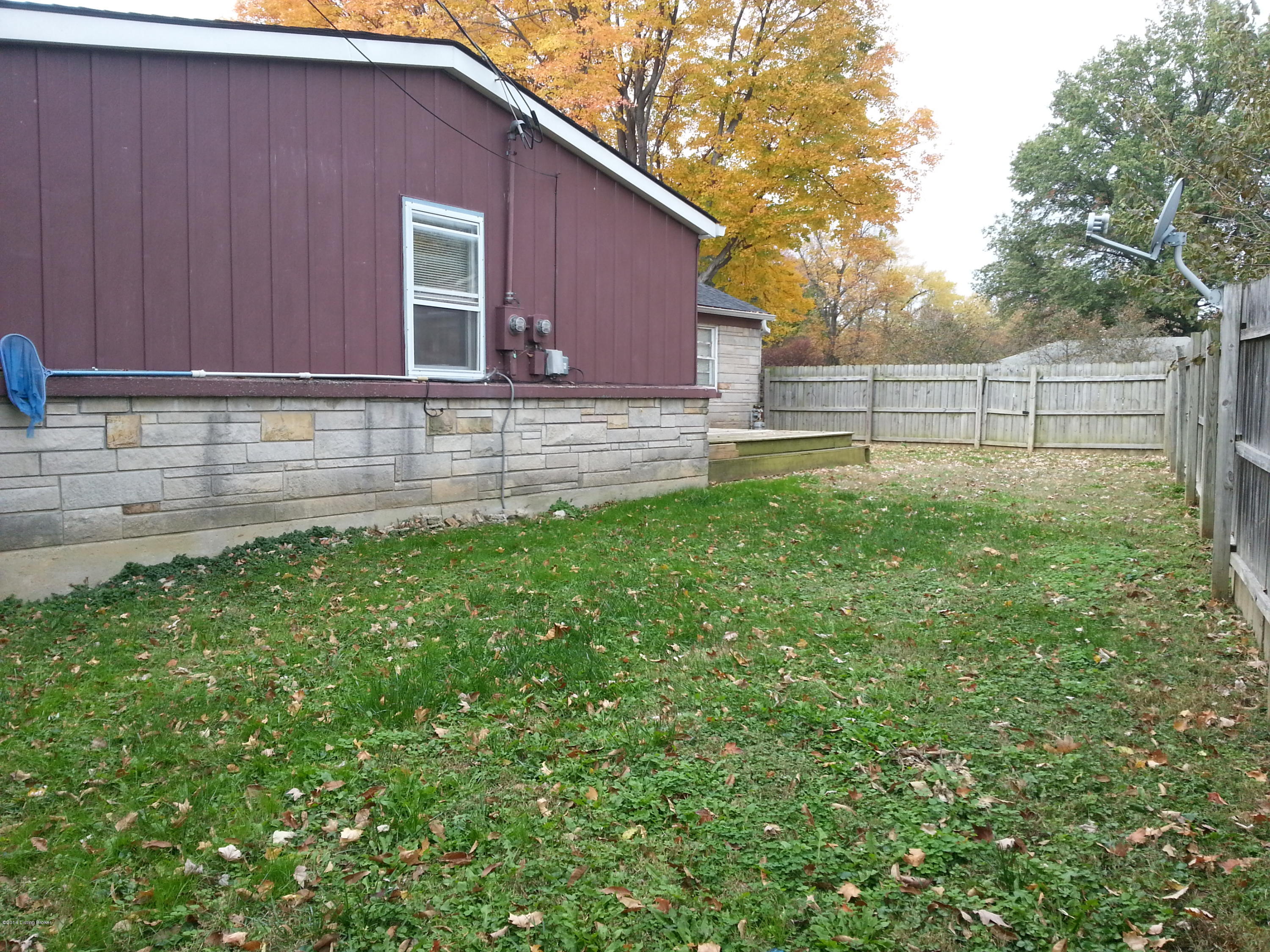 1207 Gallant Fox Run Road Lyndon, KY 40242 - Photo 21 of 22 Privacy fenced back yard with deck.