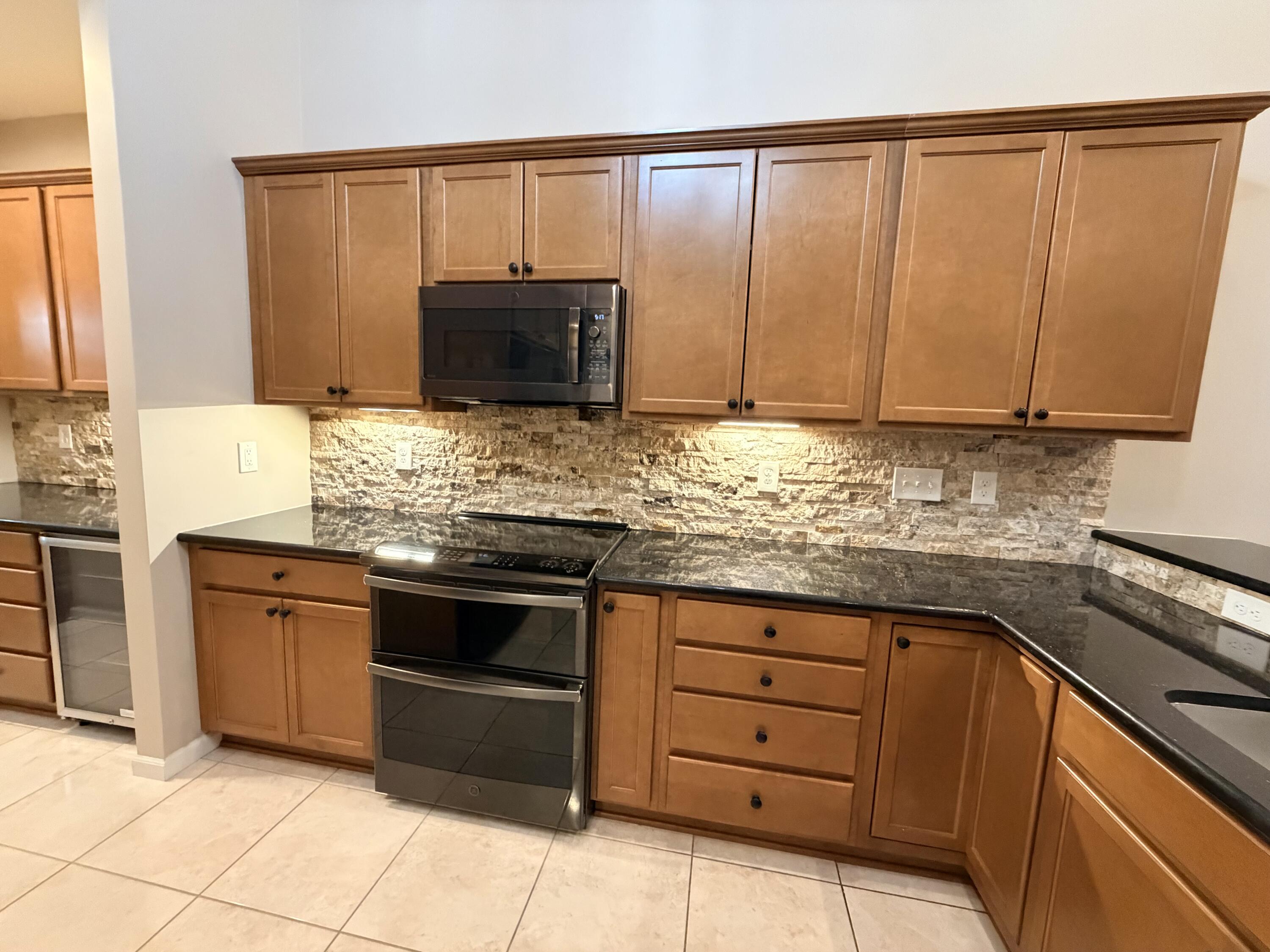 4428 Bridgeview Lane Canton, MI 48188 - Photo 9 of 47 IMG_7333