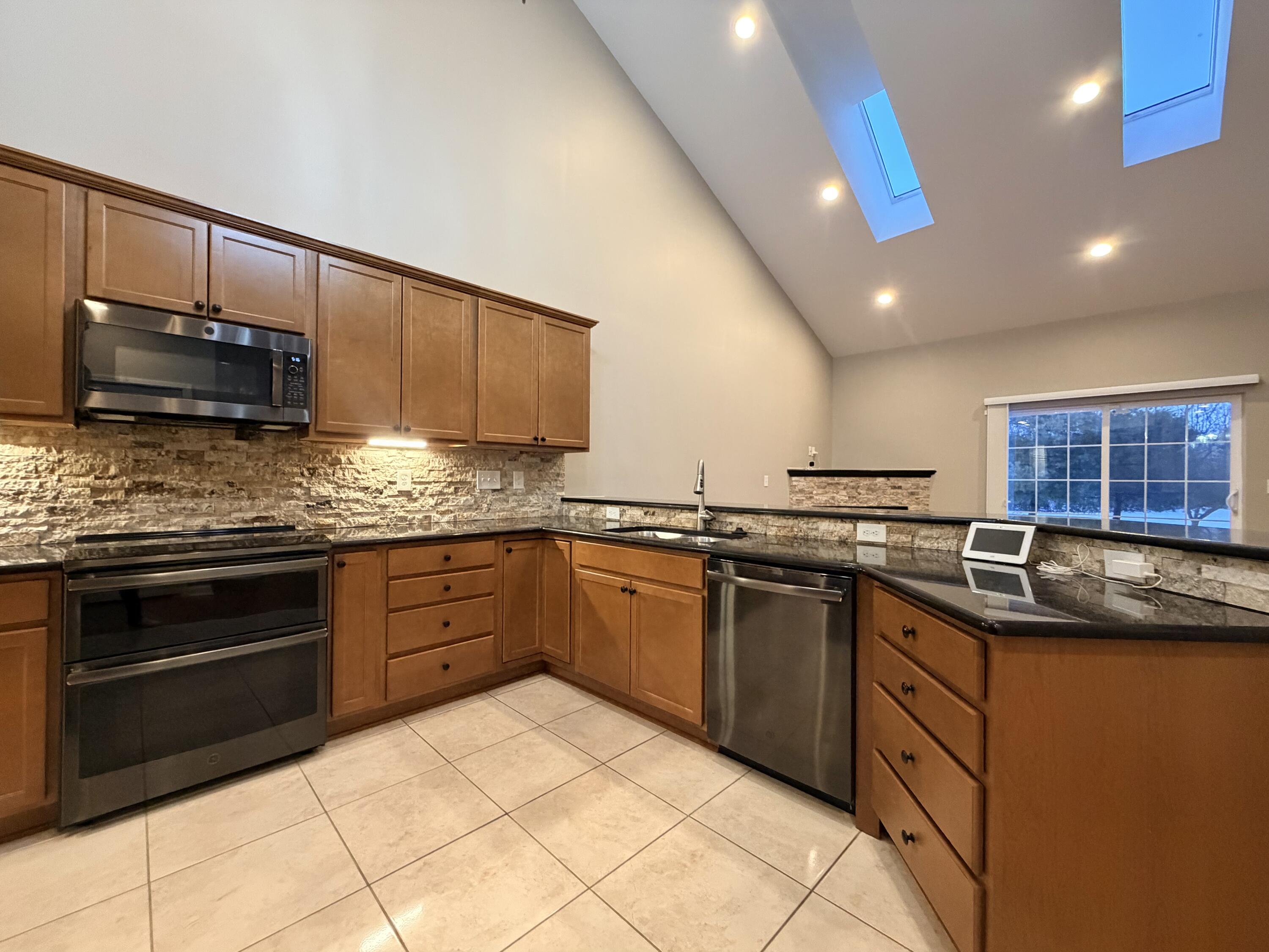 4428 Bridgeview Lane Canton, MI 48188 - Photo 10 of 47 IMG_7330