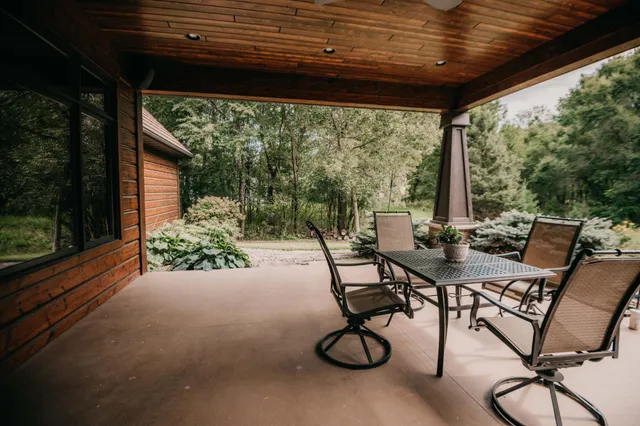 $1,200,000 | 650 33rd Street Northwest, Austin, MN 55912