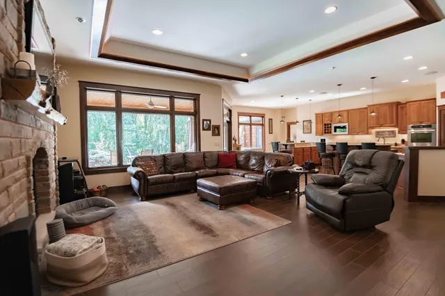 $1,200,000 | 650 33rd Street Northwest, Austin, MN 55912