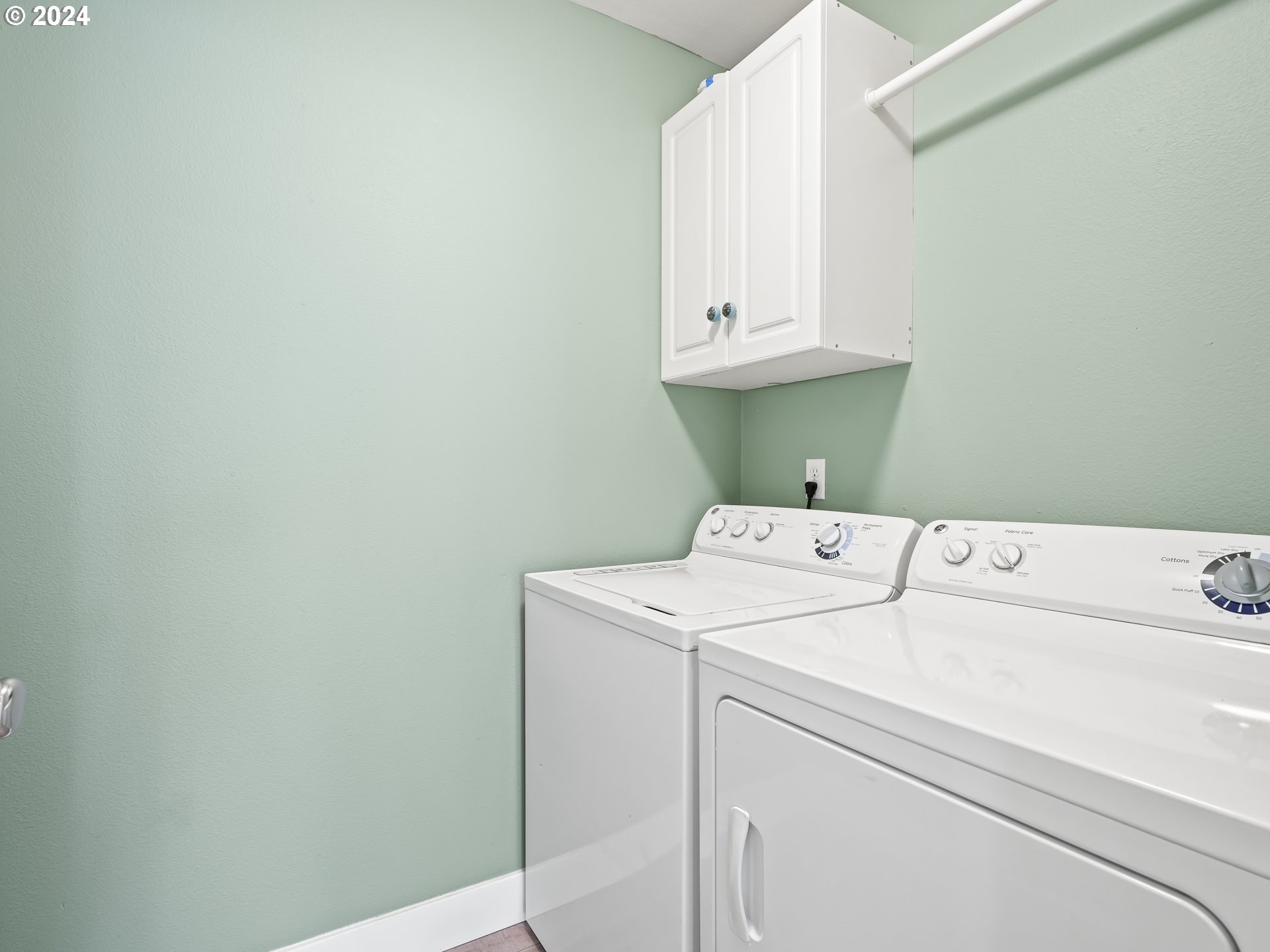 1209 Northeast 167th Street Ridgefield, WA 98642 - Photo 16 of 38 a utility room with dryer and washer