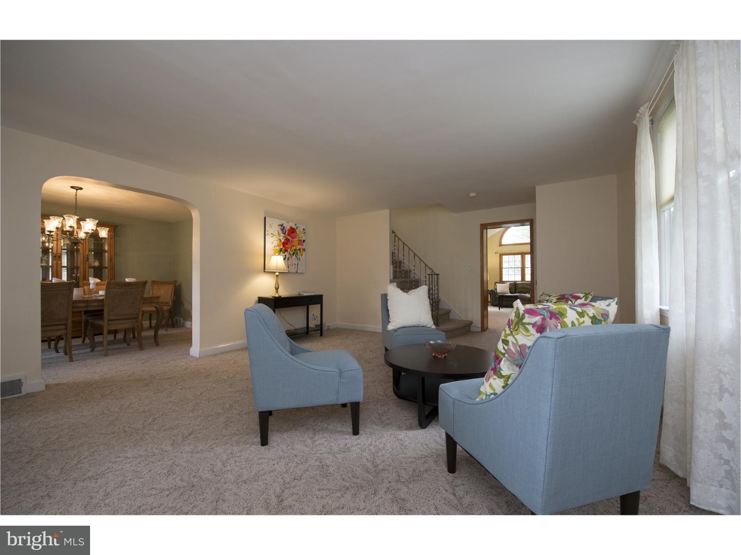 534 Kent Road Springfield, PA 19064 - Photo 3 of 24 a living room with furniture and a mirror