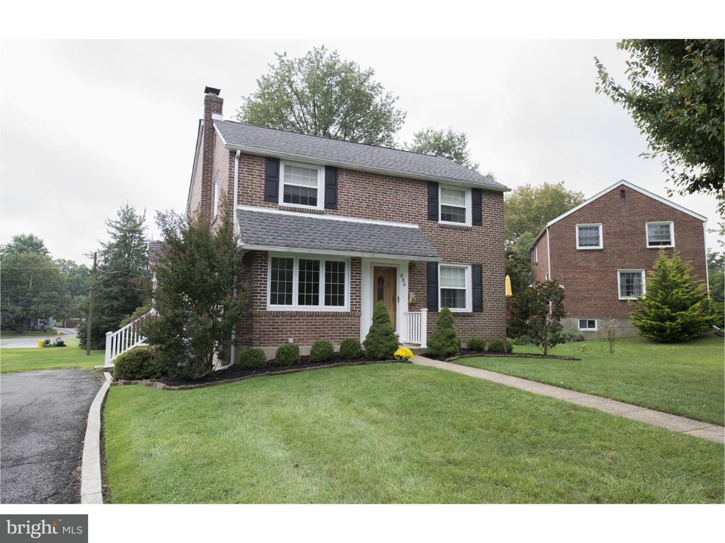 534 Kent Road Springfield, PA 19064 - Photo 23 of 24 a front view of a house with a yard