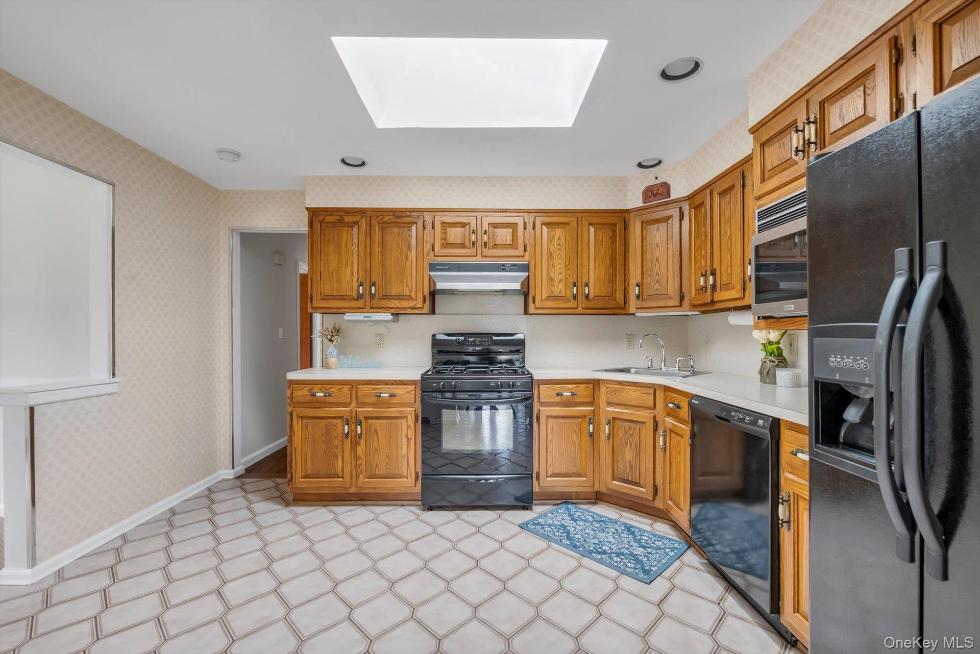 57 Lawrence Road Hempstead, NY 11550 - Photo 7 of 19