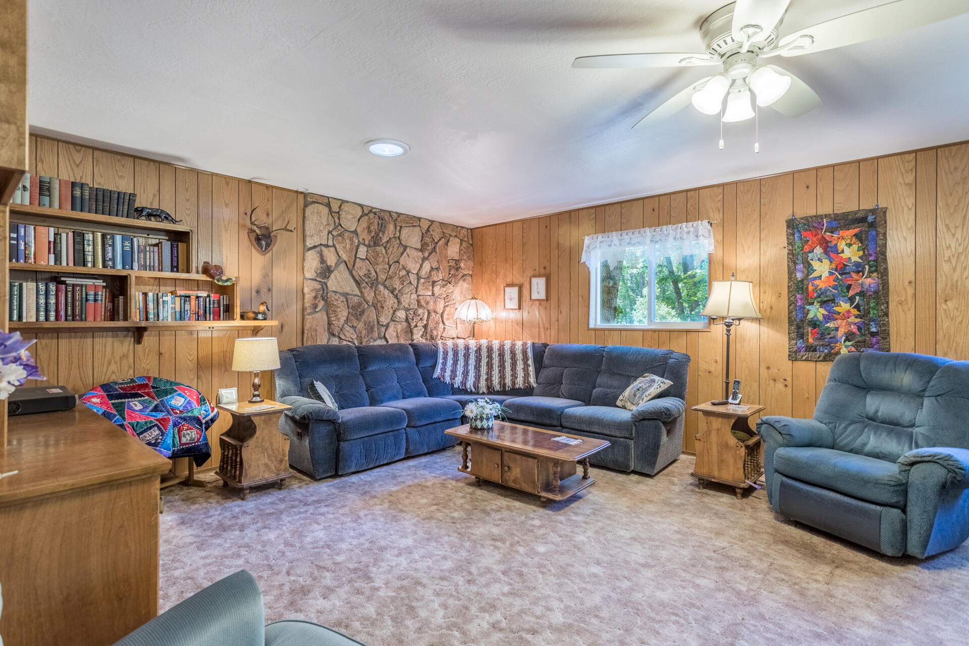 7555 Brett Road Shingletown, CA 96088 - Photo 4 of 23 Living Room