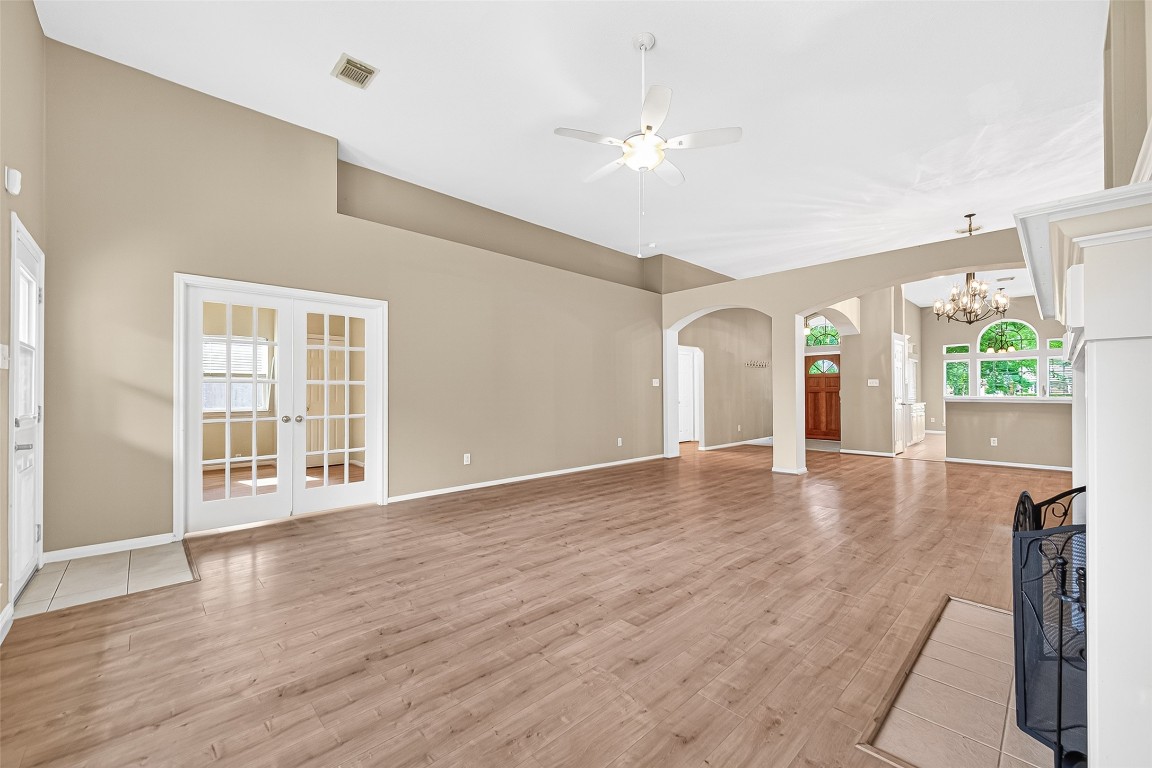 1514 Melissa Drive Spring, TX 77386 - Photo 6 of 20 The family room is spacious and decorators dream.