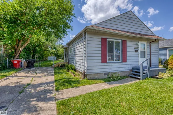 $139,900 | 25539 Packard Street, Roseville, MI 48066